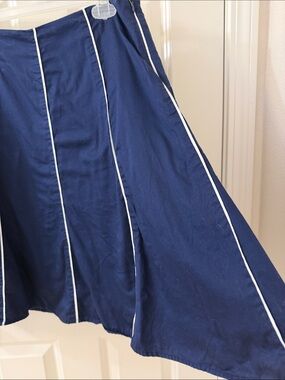 Jones New York Women's skirt, Navy Blue with white piping, Size 10